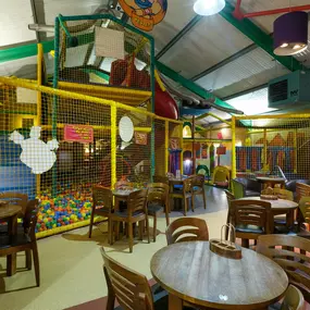 Bild von Chequers Wacky Warehouse