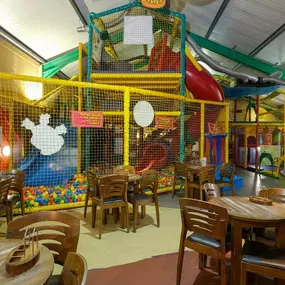 Bild von Chequers Wacky Warehouse