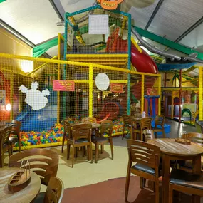 Bild von Chequers Wacky Warehouse