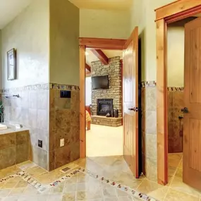 Bild von One Day Doors and Closets of San Antonio