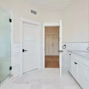 Bild von One Day Doors and Closets of San Antonio