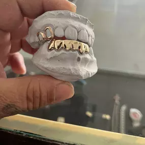 Bild von Torres Realm Custom Grillz & Jewelry
