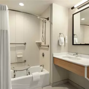 Guest room bath
