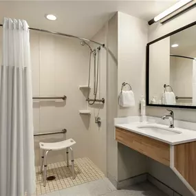 Guest room bath