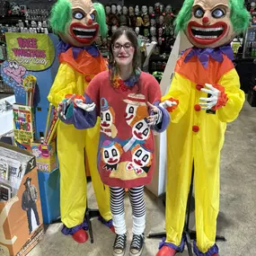 ????????Can you spot the real clown at Halloween WOW!????????