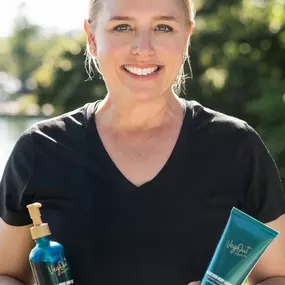 Meet Katie! The owner of Veg Out Organics: a brand founded on the power of science and nature. Using the highest quality ingredients, starting with Aloe Vera, Veg Out creates pure, effective, waterless formulas that nourish your skin and give back to the planet. Their handcrafted collection of natural skincare offers nine face and body products, providing a complete at-home spa experience made with love.????