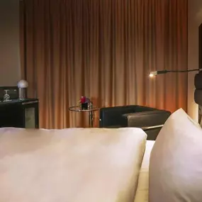 Queen size comfort room