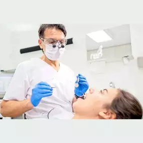 Bild von Dr. med. dent. Hamed Hakimi und Kollegen, Implantologie