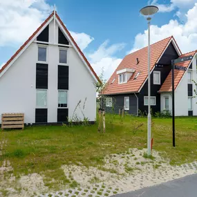 Bild von Modern vrijstaand vakantiehuis in Scherpenisse met een tuin - Belvilla by Oyo