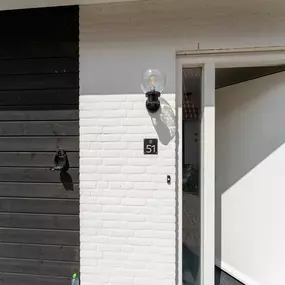 Bild von Modern vrijstaand vakantiehuis in Scherpenisse met een tuin - Belvilla by Oyo