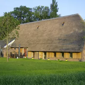 Bild von Rietgedekte boerenschuur met slaapkamer Achterhoek - Belvilla by Oyo