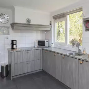 Bild von Ambachtelijk gebouwd huisje aan de kust van Baarland - Belvilla by Oyo
