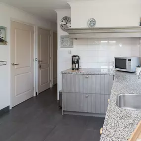 Bild von Ambachtelijk gebouwd huisje aan de kust van Baarland - Belvilla by Oyo