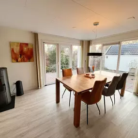 Bild von Zeer ruime bungalow woning op fijne plek - Belvilla by Oyo
