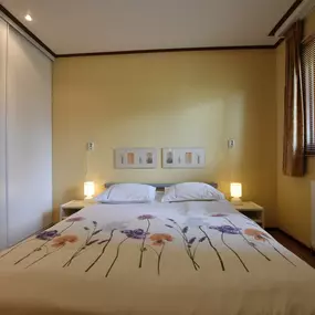 Bild von Ruim chalet met omheinde tuin, Veluwe - Belvilla by Oyo