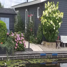 Bild von Gezellig chalet in Giethoorn met een aanlegsteiger - Belvilla by Oyo