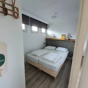 Bild von Gezellig chalet in Giethoorn met een aanlegsteiger - Belvilla by Oyo
