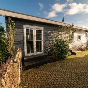 Bild von Gezellig chalet in Giethoorn met een aanlegsteiger - Belvilla by Oyo