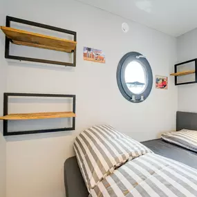 Bild von woonboot in jachthaven van Volendam met zwembad - Belvilla by Oyo