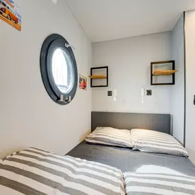 Bild von woonboot in jachthaven van Volendam met zwembad - Belvilla by Oyo