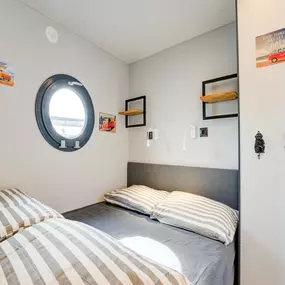 Bild von woonboot in jachthaven van Volendam met zwembad - Belvilla by Oyo