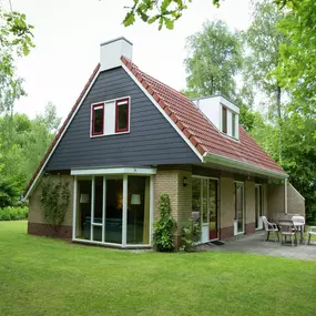 Bild von Gezellig vakantiehuis in Lemele met een terras - Belvilla by Oyo