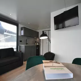 Bild von Moderne woonboot in Volendam met een gedeeld zwembad - Belvilla by Oyo