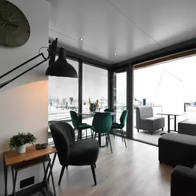 Bild von Moderne woonboot in Volendam met een gedeeld zwembad - Belvilla by Oyo