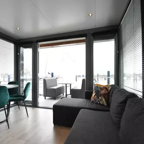 Bild von Moderne woonboot in Volendam met een gedeeld zwembad - Belvilla by Oyo