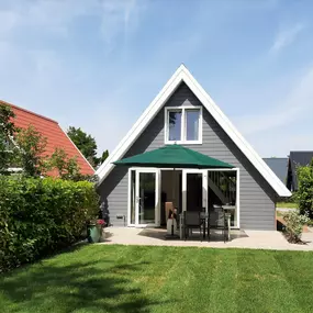 Bild von Stijlvol vakantiehuis aan zee - Belvilla by Oyo