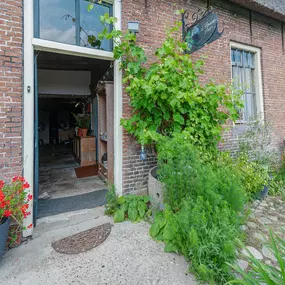 Bild von Karakteristieke kophalsboerderij met roeiboot - Belvilla by Oyo