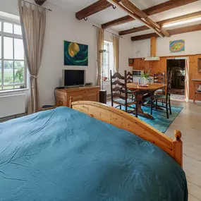 Bild von Karakteristieke kophalsboerderij met roeiboot - Belvilla by Oyo