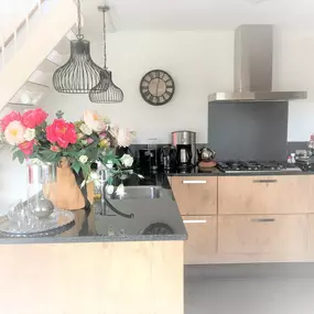 Bild von Sfeervol vakantiehuis vlakbij strand met sauna, hottub en zonnebank - Belvilla by Oyo