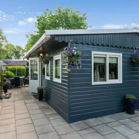 Bild von Heerlijk Houten Chalet in het Twentse met tuin - Belvilla by Oyo