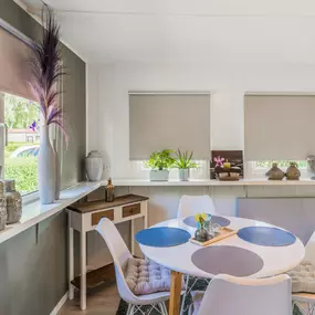 Bild von Heerlijk Houten Chalet in het Twentse met tuin - Belvilla by Oyo