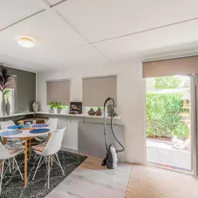 Bild von Heerlijk Houten Chalet in het Twentse met tuin - Belvilla by Oyo
