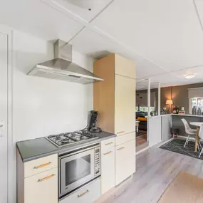 Bild von Heerlijk Houten Chalet in het Twentse met tuin - Belvilla by Oyo