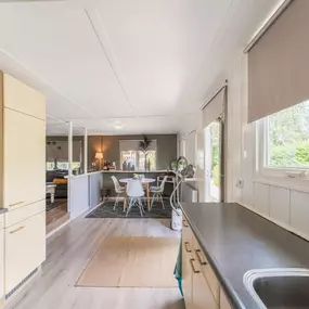 Bild von Heerlijk Houten Chalet in het Twentse met tuin - Belvilla by Oyo