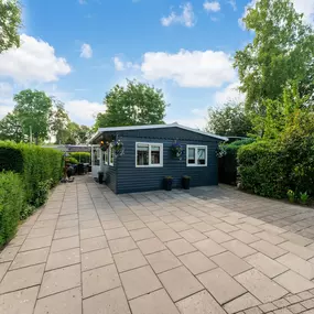 Bild von Heerlijk Houten Chalet in het Twentse met tuin - Belvilla by Oyo