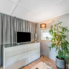 Bild von Heerlijk Houten Chalet in het Twentse met tuin - Belvilla by Oyo