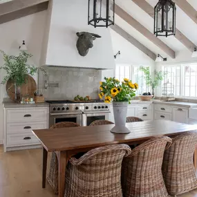 Designing a kitchen and breakfast room in The Woodlands, Texas with a leading interior designer.
