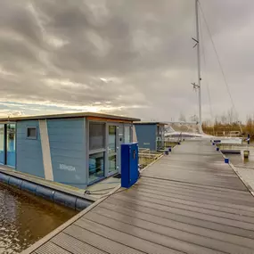 Bild von Woonboot in jachthaven van Volendam - Belvilla by Oyo