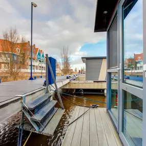 Bild von Woonboot in jachthaven van Volendam - Belvilla by Oyo