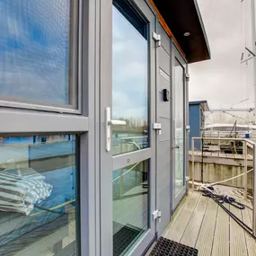 Bild von Woonboot in jachthaven van Volendam - Belvilla by Oyo