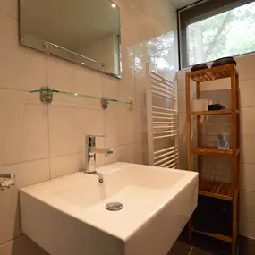 Bild von Leuk vakantiehuis in de natuur op rustig en klein park - Belvilla by Oyo