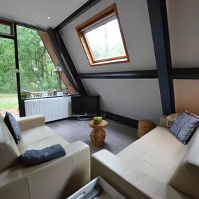 Bild von Leuk vakantiehuis in de natuur op rustig en klein park - Belvilla by Oyo