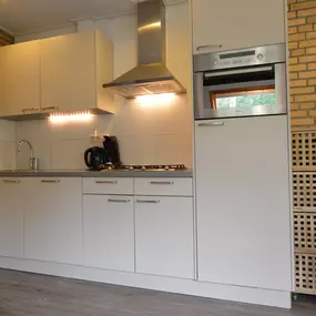 Bild von Leuk vakantiehuis in de natuur op rustig en klein park - Belvilla by Oyo