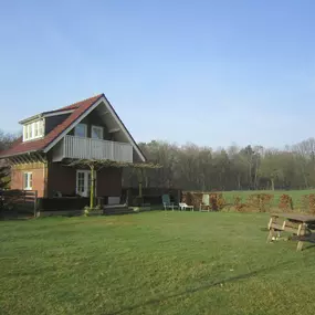 Bild von Landelijk gelegen vakantiehuis in Well met tuin - Belvilla by Oyo