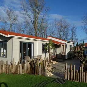 Bild von Chalet Sea Rocks met uitzicht en tuin - Belvilla by Oyo