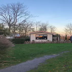 Bild von Chalet Sea Rocks met uitzicht en tuin - Belvilla by Oyo